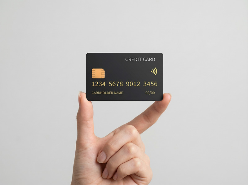 Hand-holding-black-credit-card