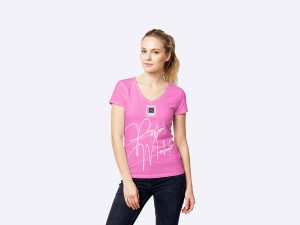 Free-Apparel-Branding-Girl-Wearing-T-Shirt-Mockup